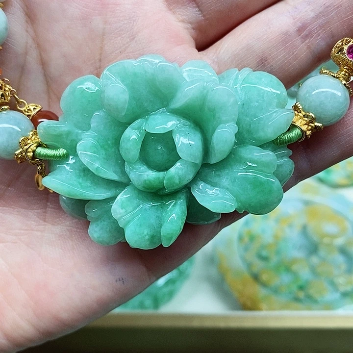 翡翠颈饰未镶嵌吊坠
