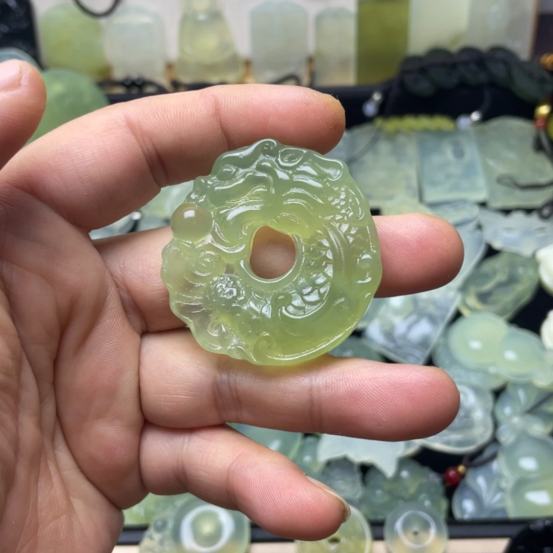 未镶嵌蛇纹石玉颈饰