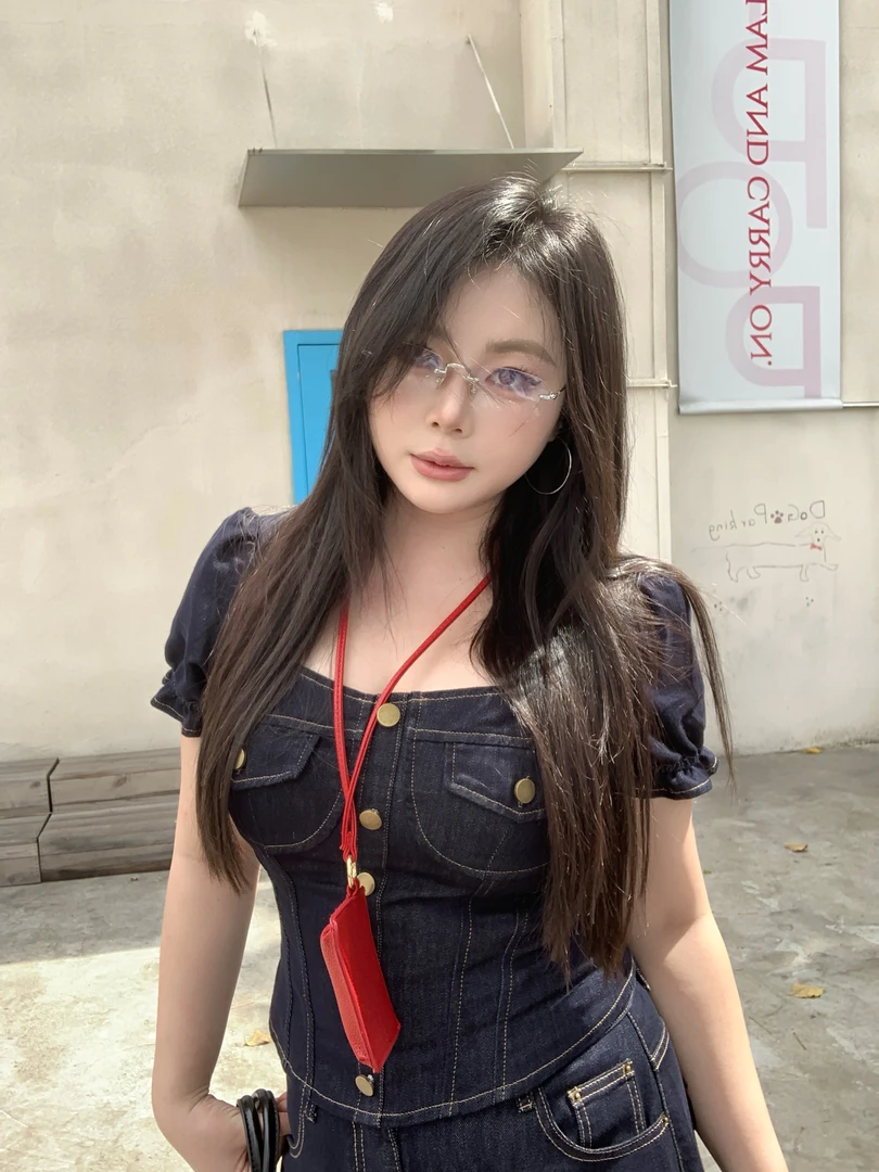 【大小姐】现货“美式胶片”气质辣妹牛仔方领吊带上衣+高腰阔腿裤