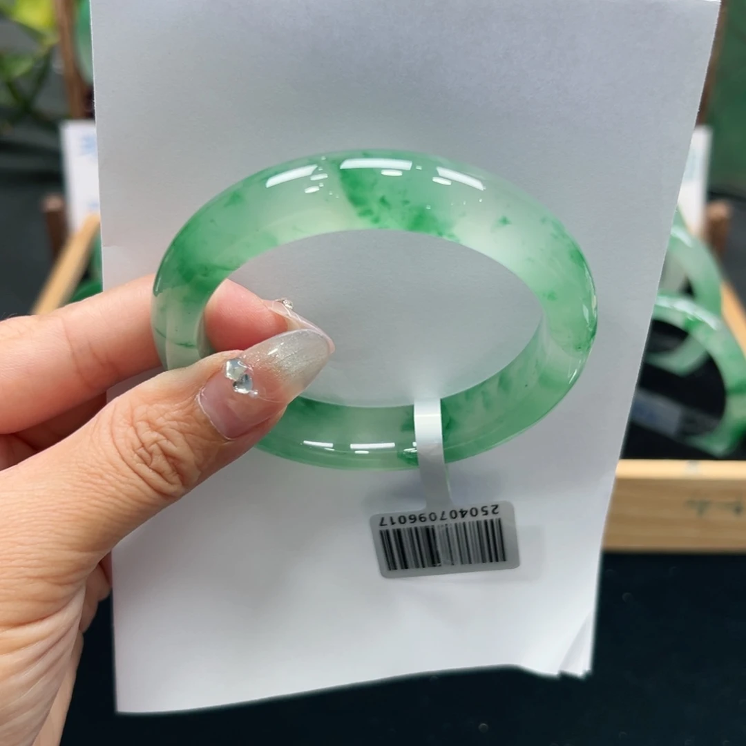 熊****石英质玉手镯未镶嵌➕佳佳5960