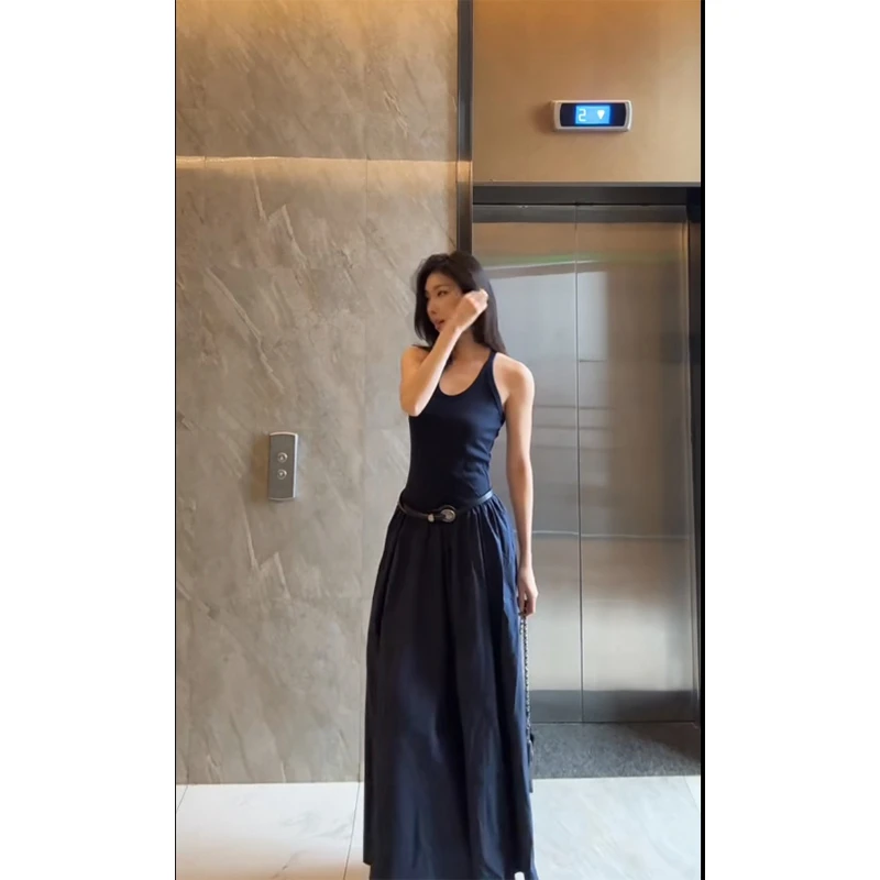 法式修身连衣裙女款夏季2025新款洋气收腰小众设计气质挂脖吊带裙