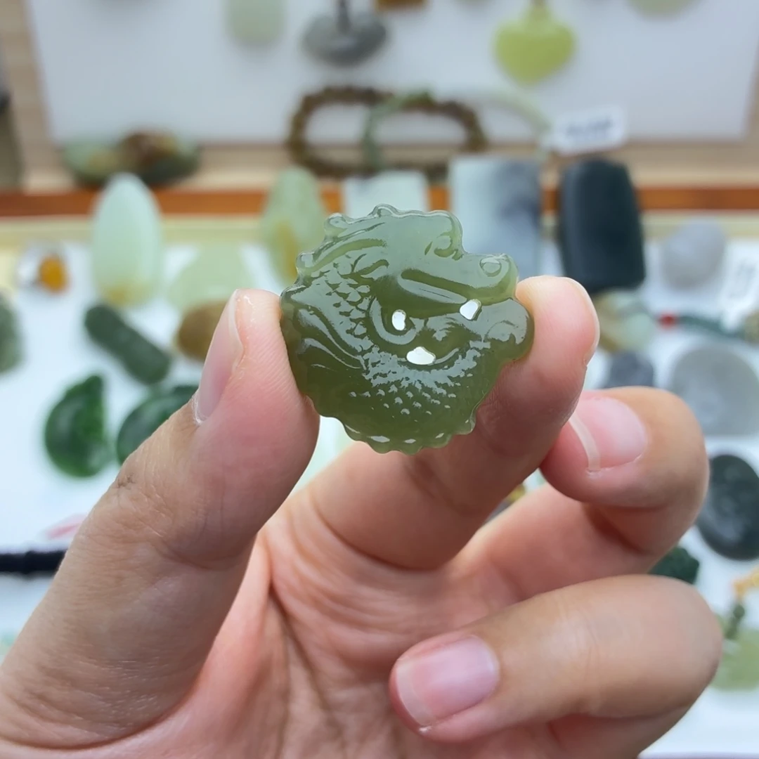 和田玉未镶嵌颈饰微瑕无售后