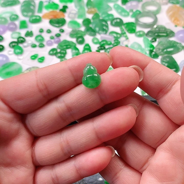 翡翠颈饰未镶嵌翡翠