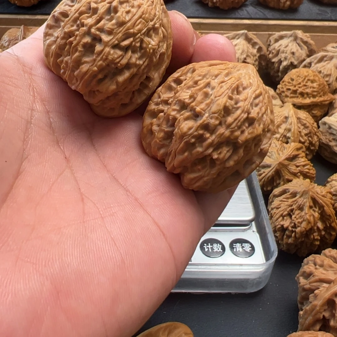 吊坠桃核文玩核桃，蓟县绣球