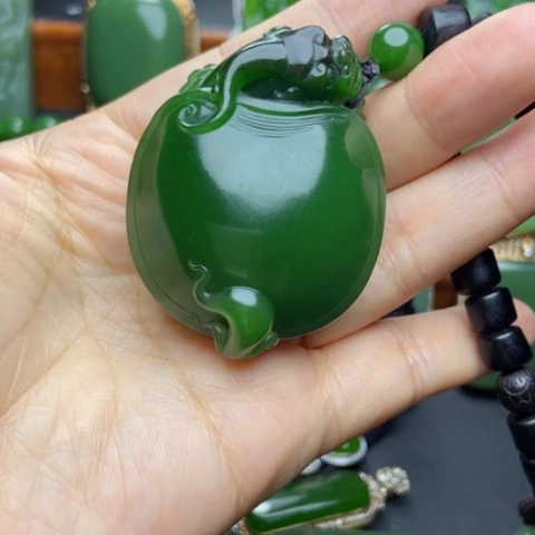 采***菊未镶嵌和田玉（碧玉）挂件