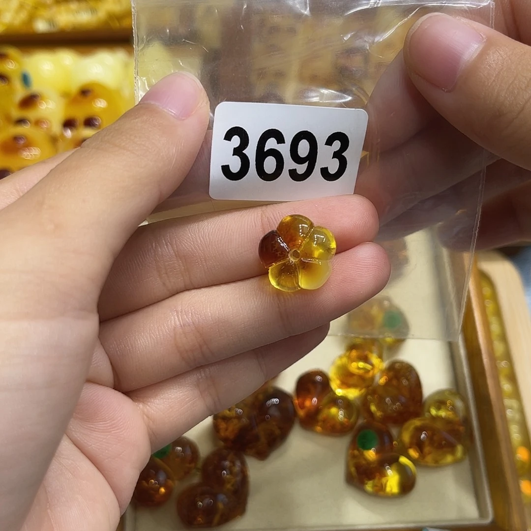 琥珀未镶嵌珠宝奇石