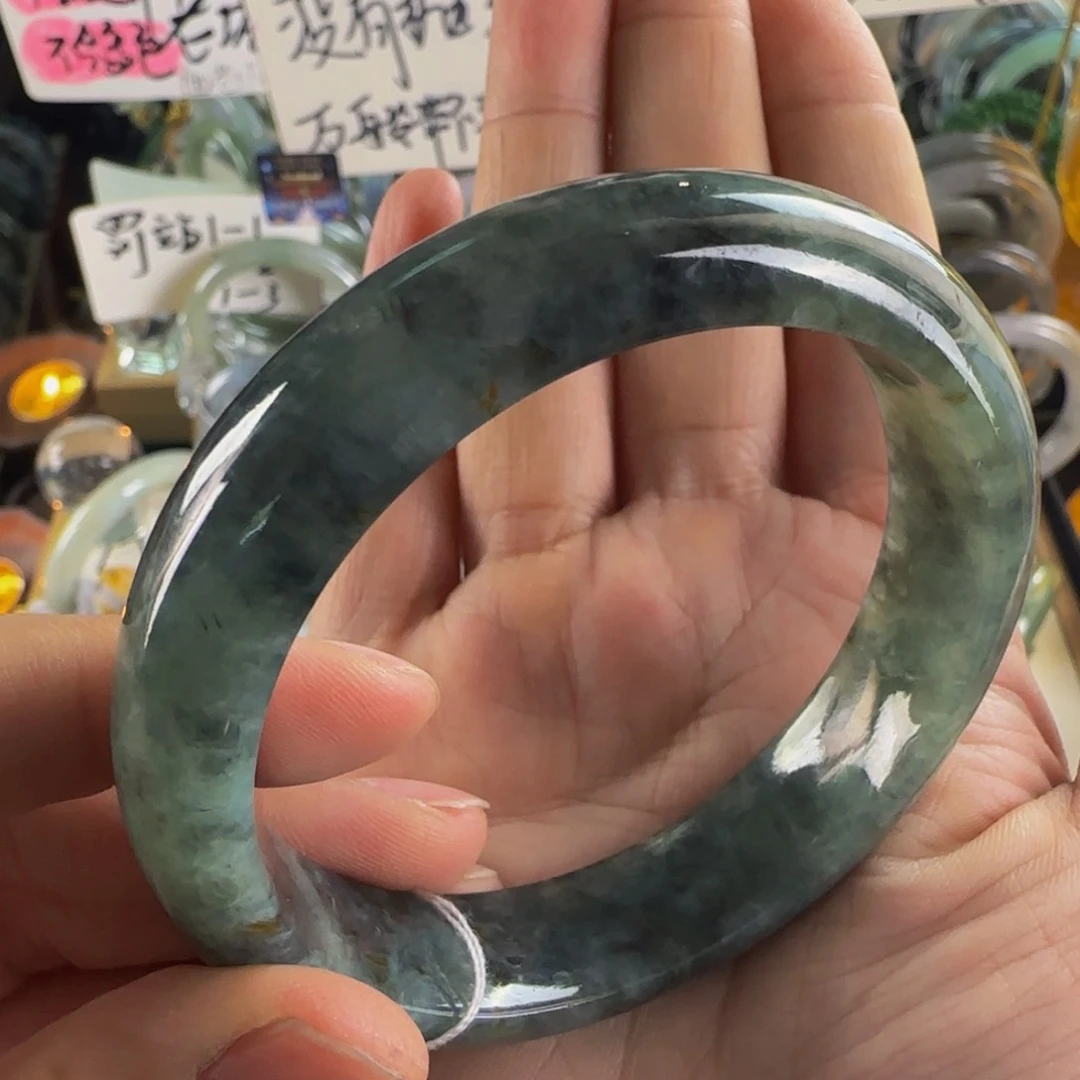 翡翠手镯未镶嵌雨****，老坑