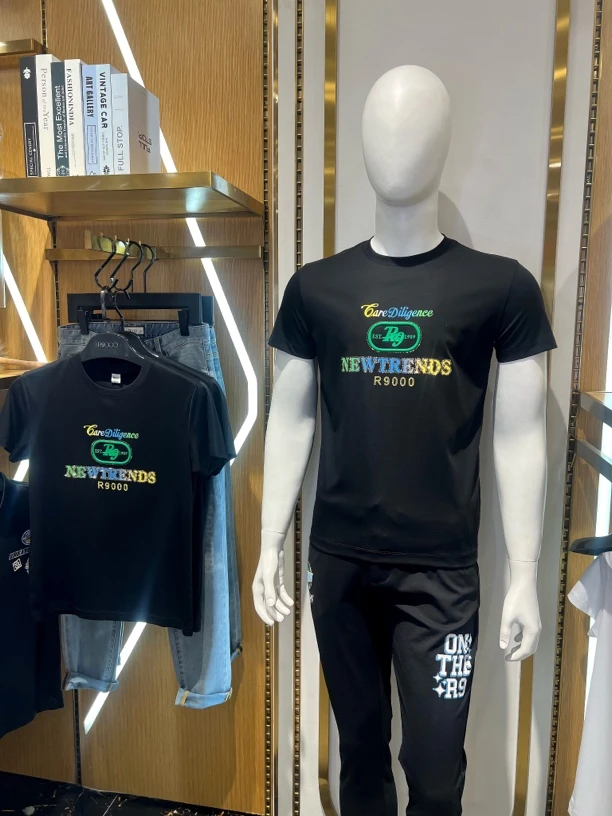 R9000男士2025春夏新品刻字膜工艺经典百搭黑色短袖53015359