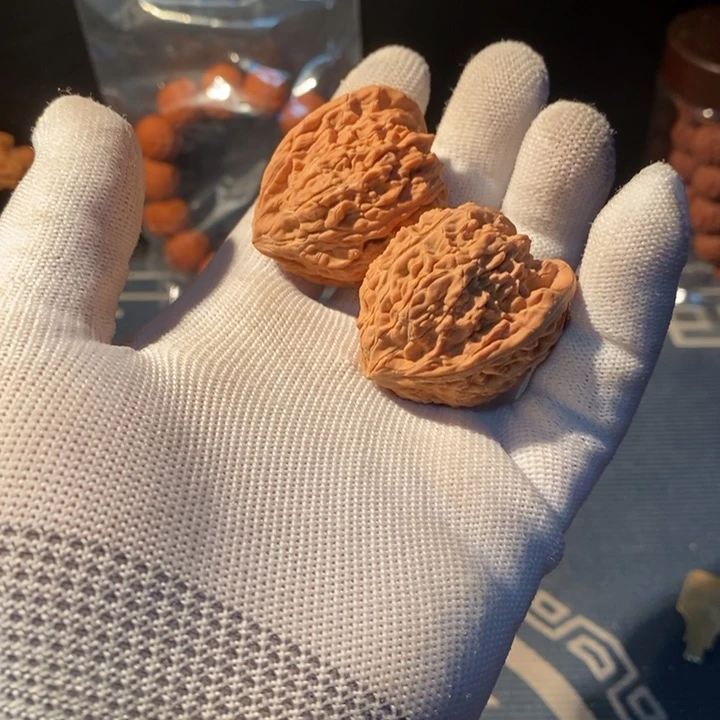 文玩核桃手串…………23