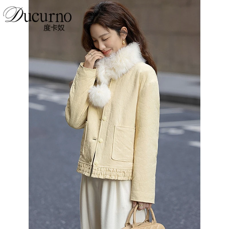 设计感小个子气质上衣女2025年冬季新款宽松圆领大口袋保暖厚外套