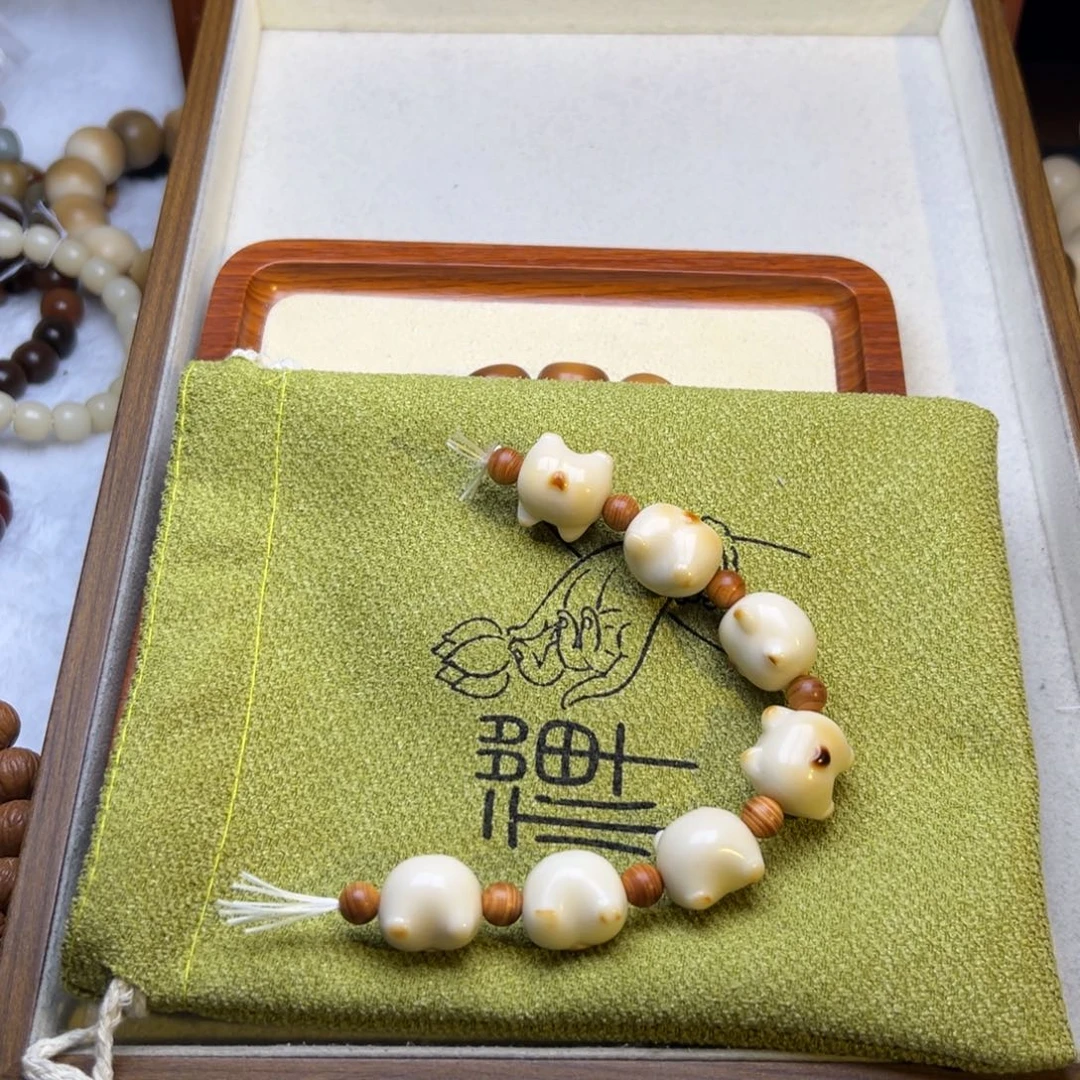 R****吊坠白玉菩提柯基屁屁449