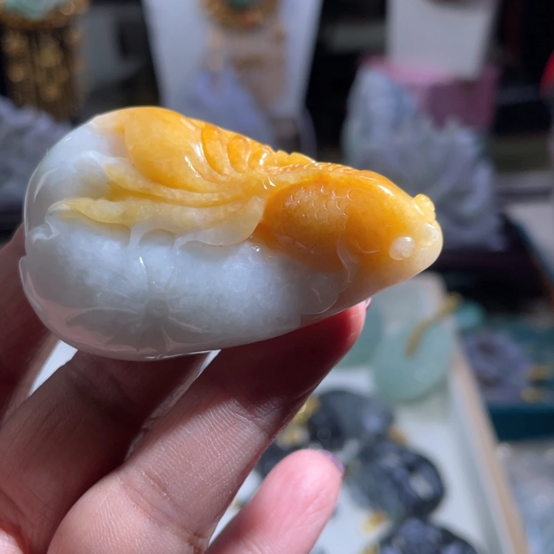 翡翠颈饰未镶嵌翡翠黄翡金鱼