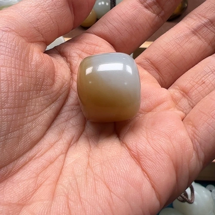 和田玉未镶嵌颈饰且末珠子20