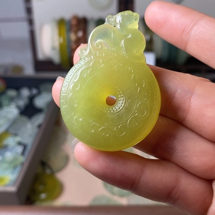 蛇纹石玉颈饰未镶嵌