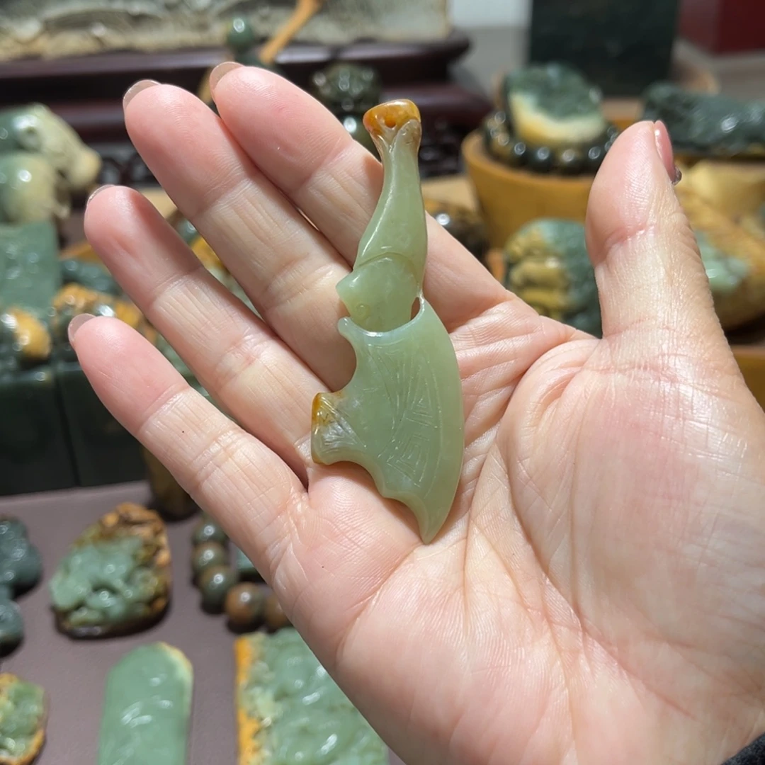 颈饰未镶嵌岫岩河磨玉（透闪石质玉）