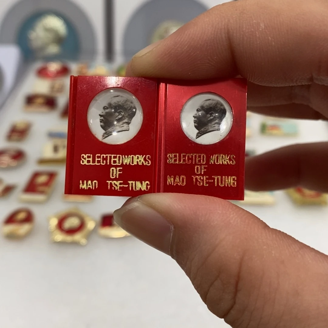 其他普通金属涛**旧红色纪念章红色选集一对