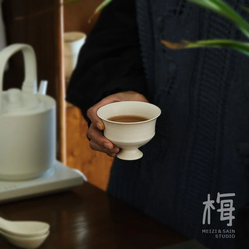 梅子 陶瓷高脚主人杯 全手工 暖白色 清雅 品茗杯 中式酒杯 120CC
