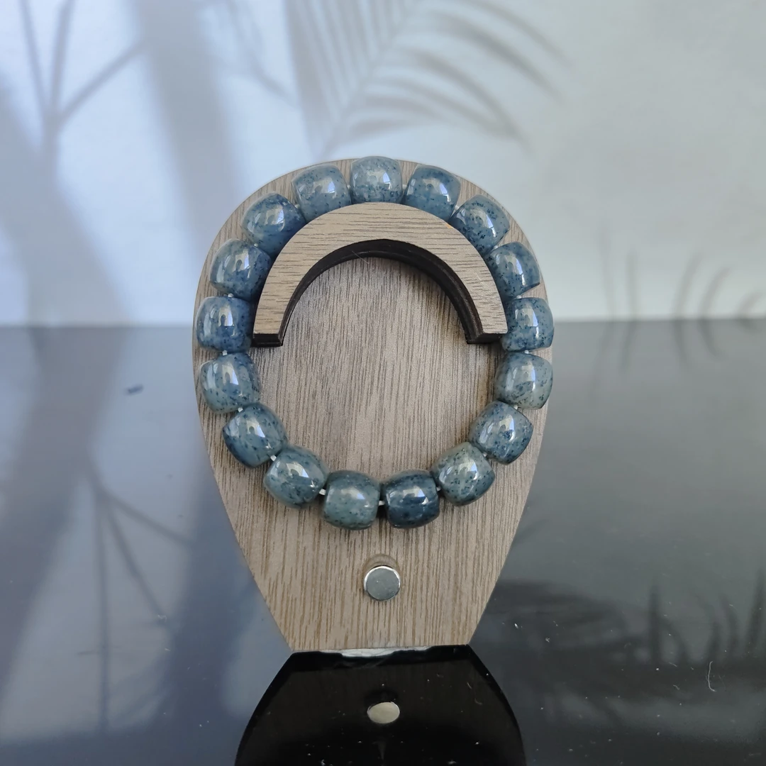 Y和田玉青花直切手串（卡12）4455