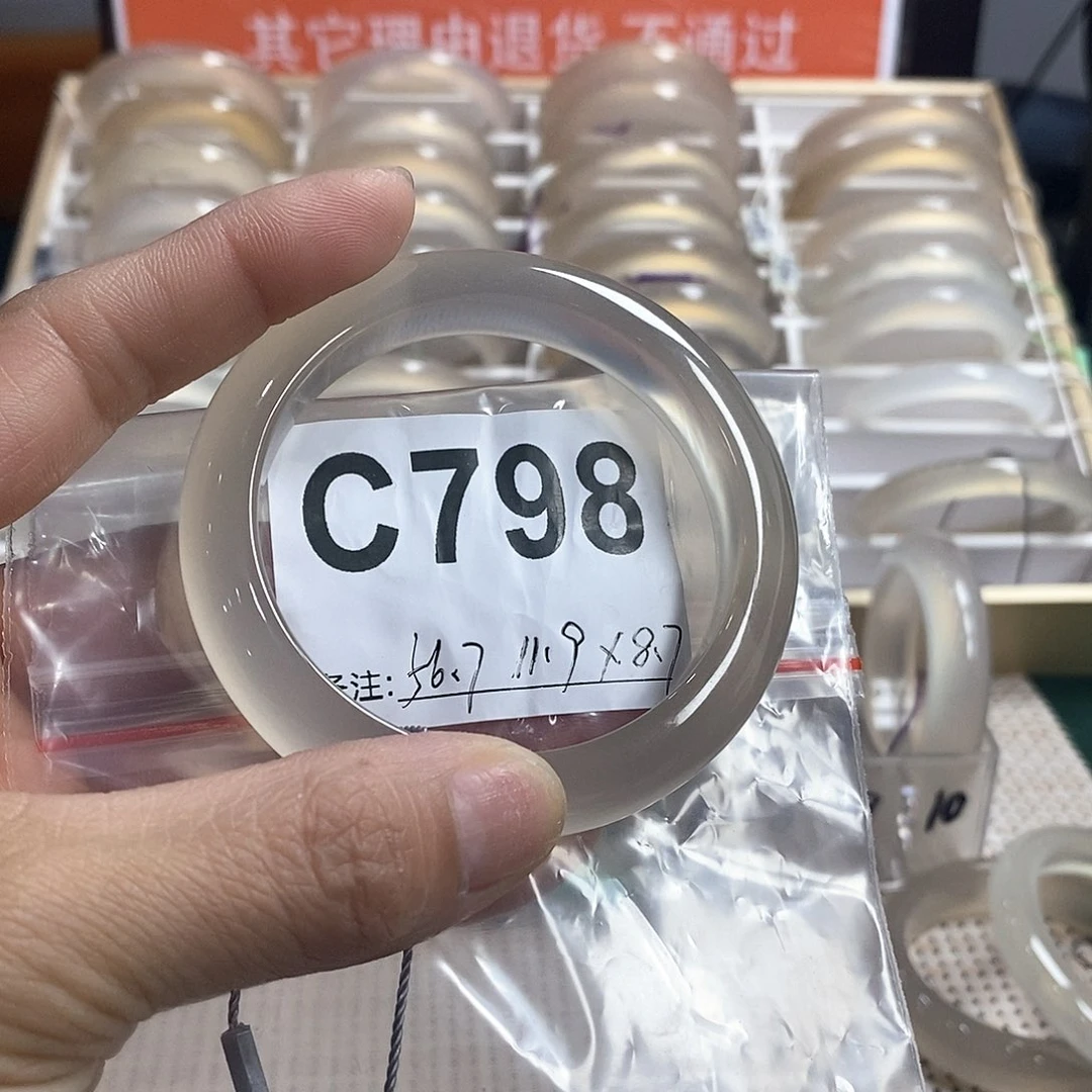 玛瑙/玉髓手镯未镶嵌大***?