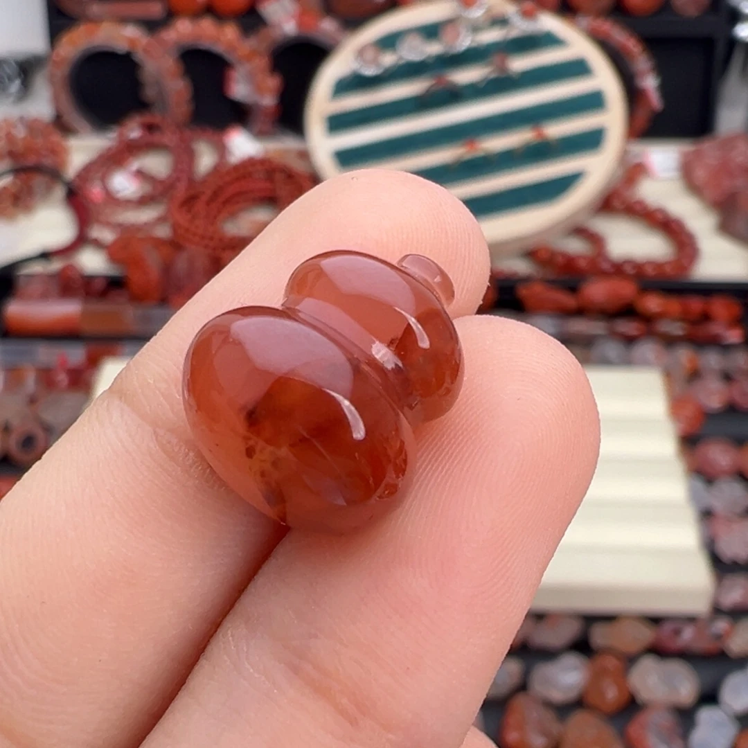 太***花南红玛瑙未镶嵌颈饰葫芦