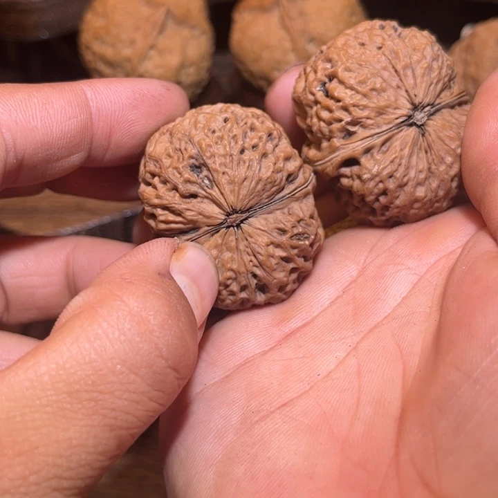 窝***爹文玩核桃吊坠滇西83