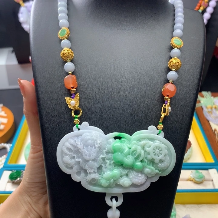 翡翠颈饰未镶嵌翡翠龙牌