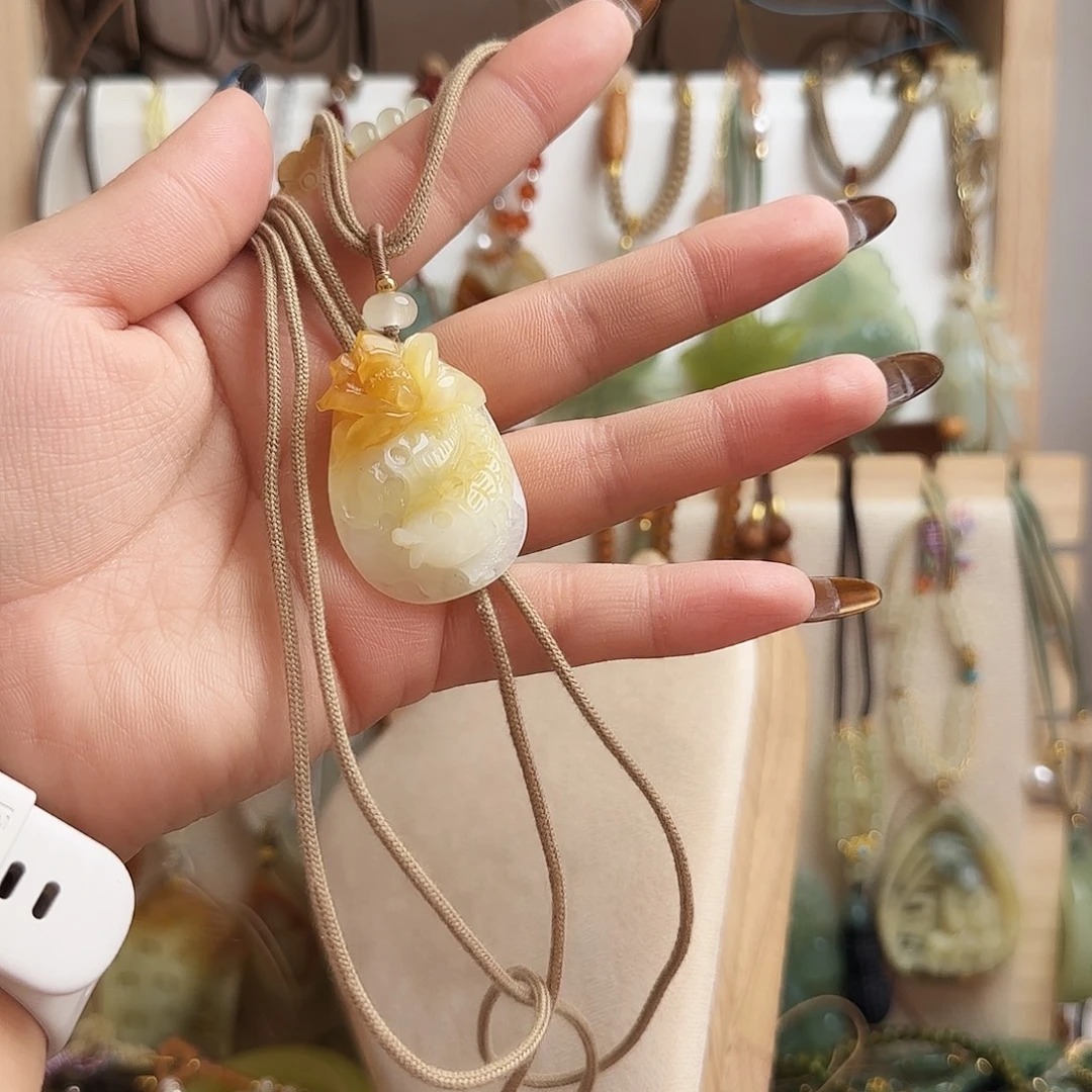 黄***铃蛇纹石玉合金颈饰