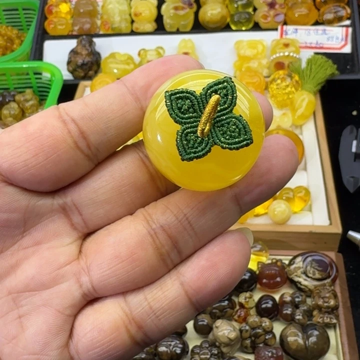 蜜蜡未镶嵌颈饰柿子