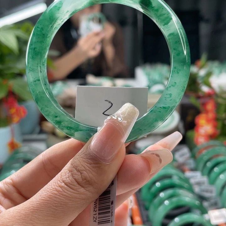 石英质玉手镯未镶嵌天然A货非洲翠手镯