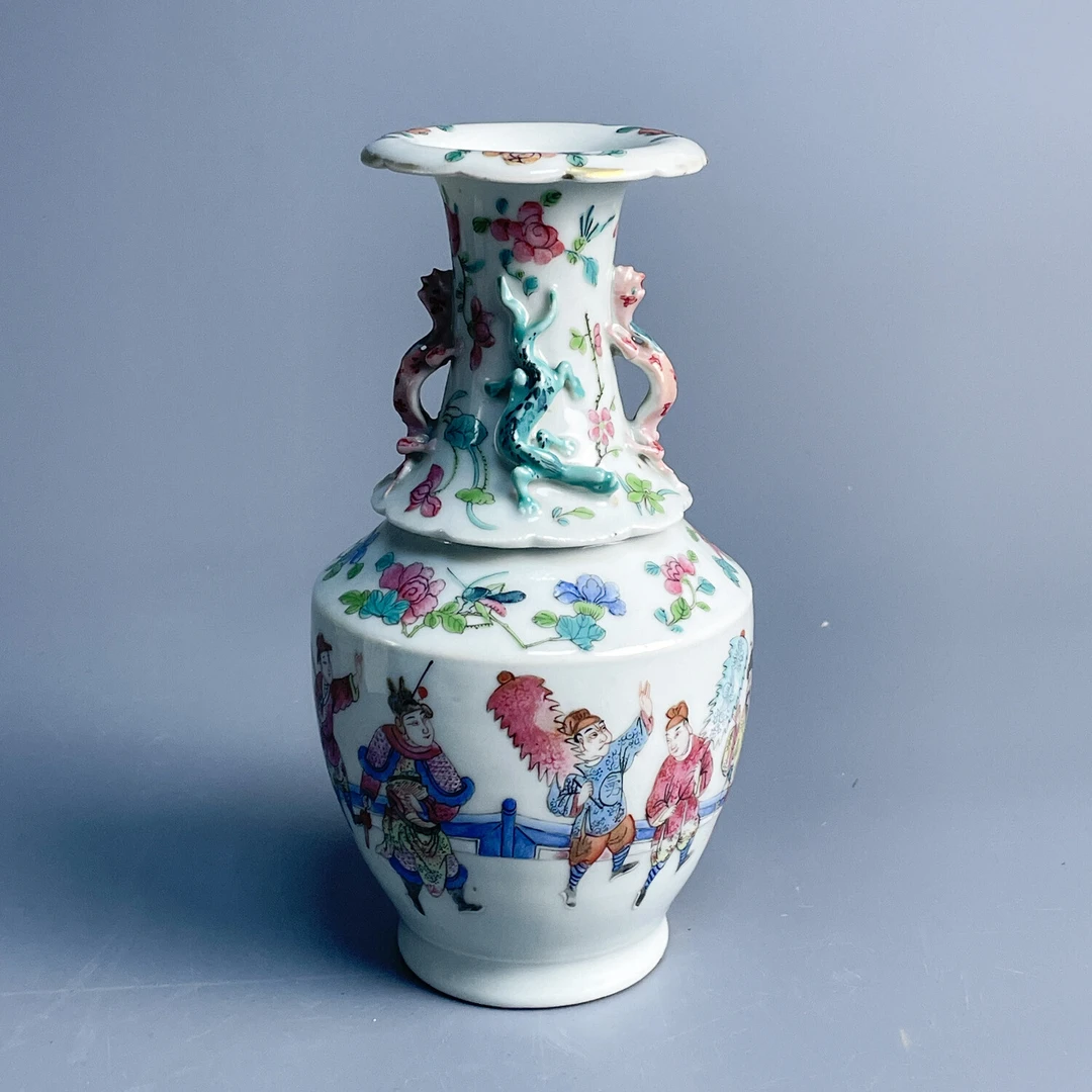 M25KS003989 - 清道光粉彩人物螭龙纹如意耳花口瓶