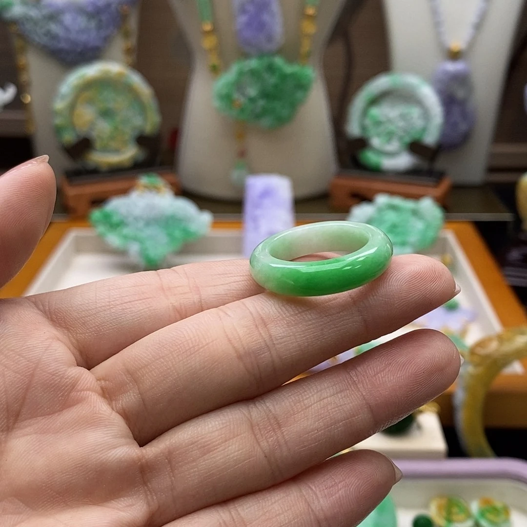 颈饰未镶嵌翡翠天然