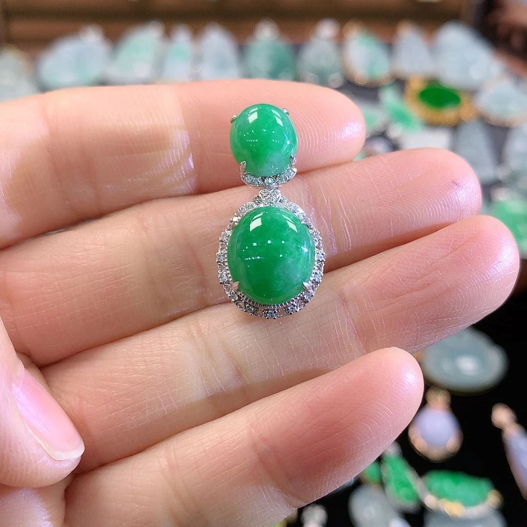 翡翠颈饰18K金镶嵌绿蛋