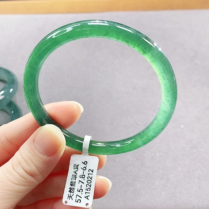 翡翠未镶嵌手镯（圆镯）