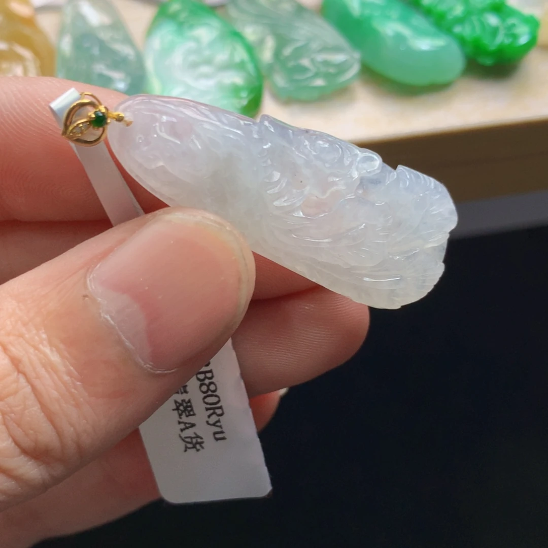 颈饰18K金镶嵌翡翠吊坠