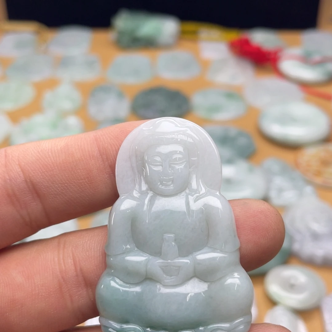 翡翠未镶嵌颈饰观音