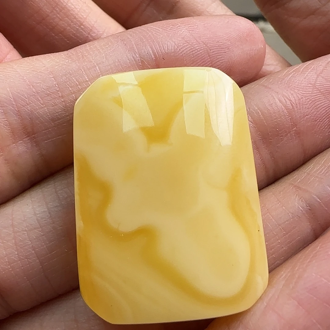大***烟琥珀未镶嵌珠宝奇石
