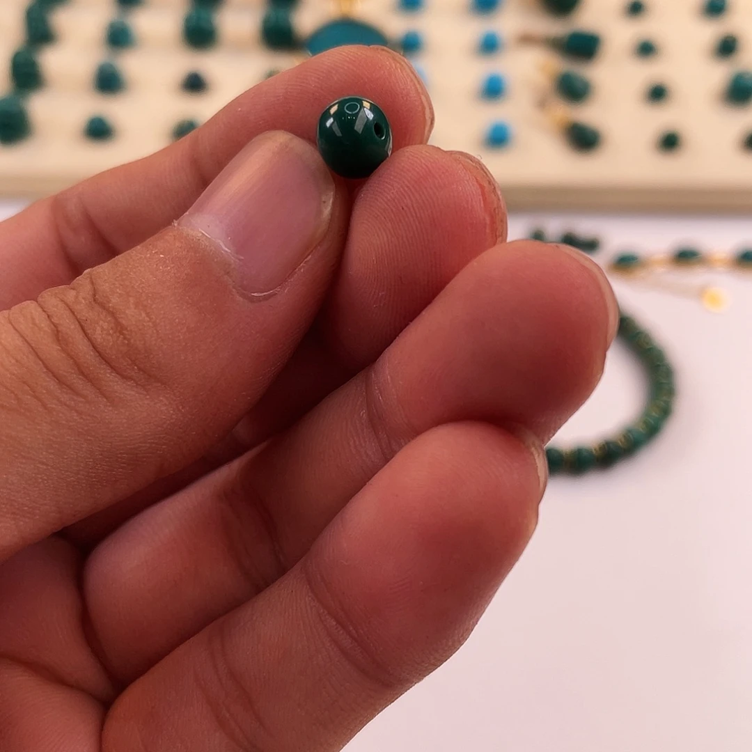 绿松石未镶嵌颈饰