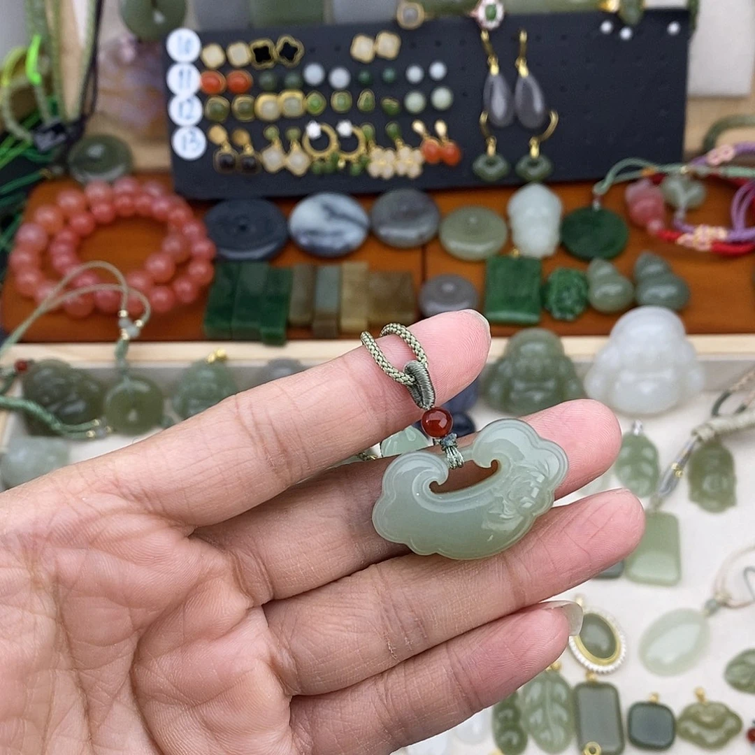 和田玉未镶嵌吊坠(不含链)