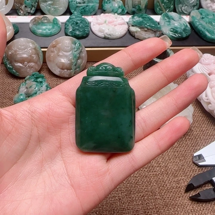 用***6独山玉未镶嵌颈饰