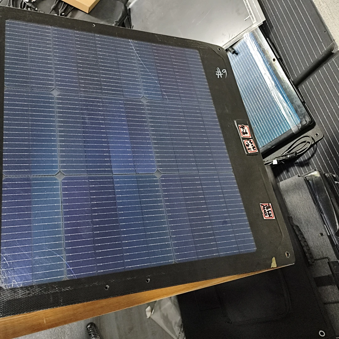 220瓦18伏可折叠太阳能包户外充电微瑕款