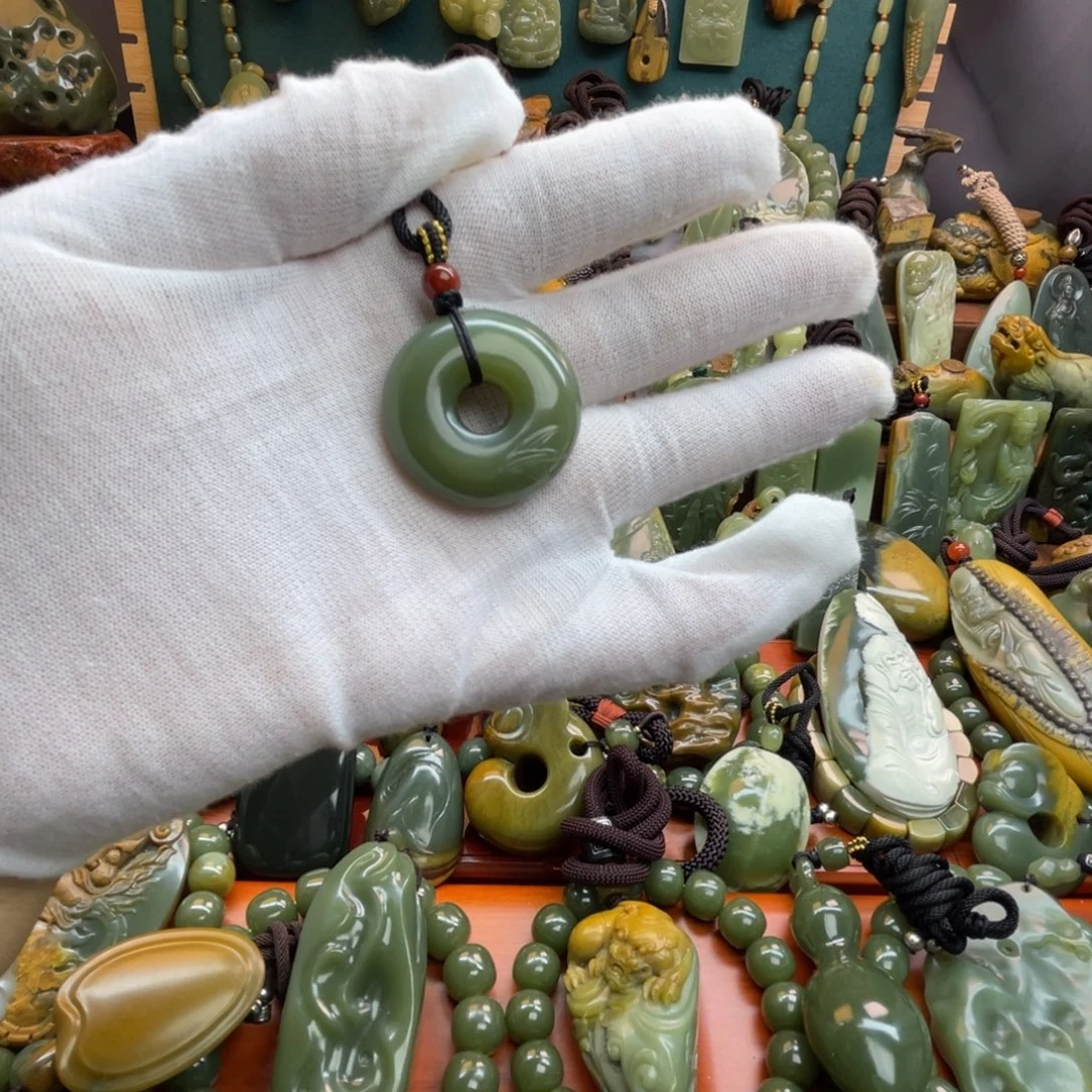 开***子岫岩老玉（透闪石质玉）未镶嵌颈饰