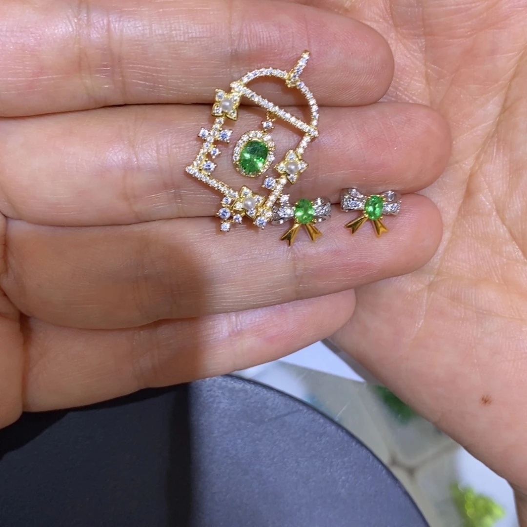 爱***猫银S925镶嵌套装石榴石（沙弗莱）吊坠➕耳饰