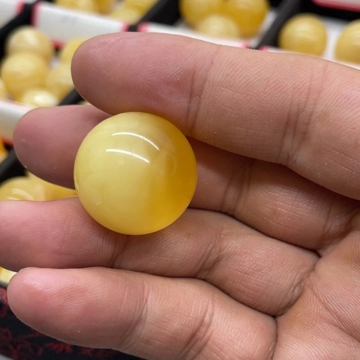 未镶嵌琥珀裸石珠子