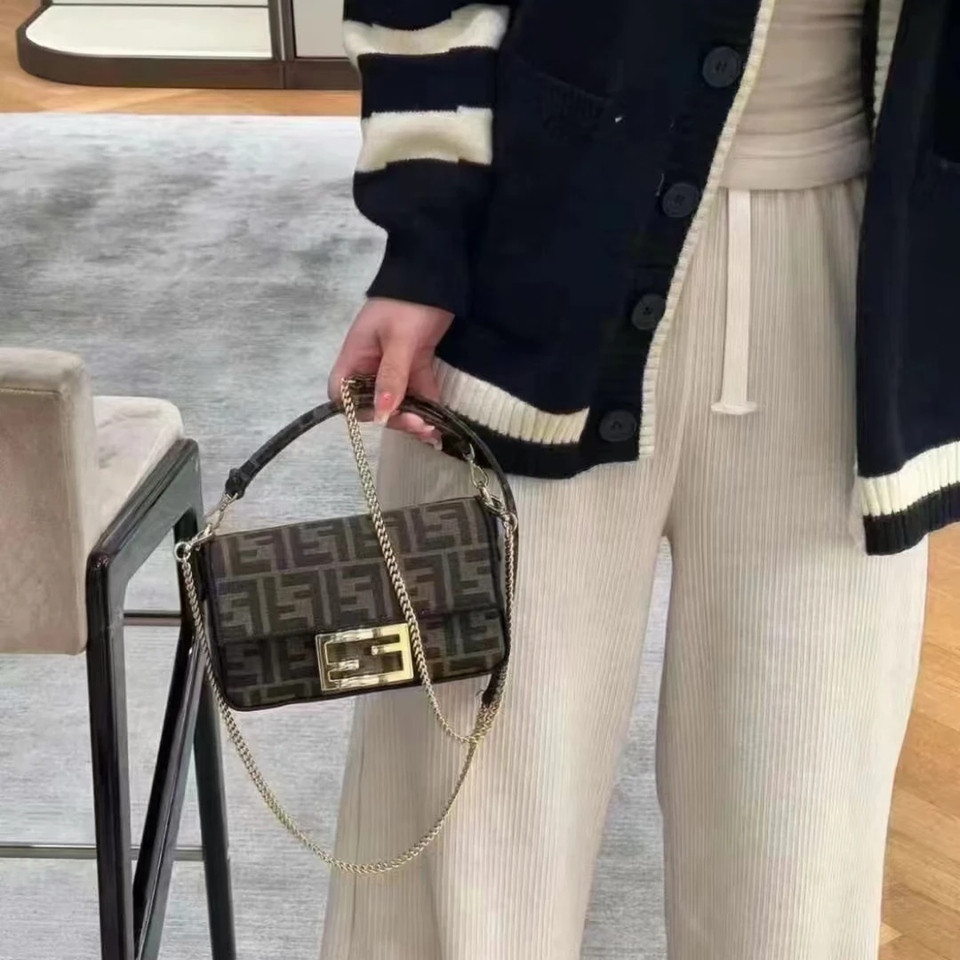 99新 FENDI/芬迪 mini法棍包老花拼色帆布单肩包 /01861