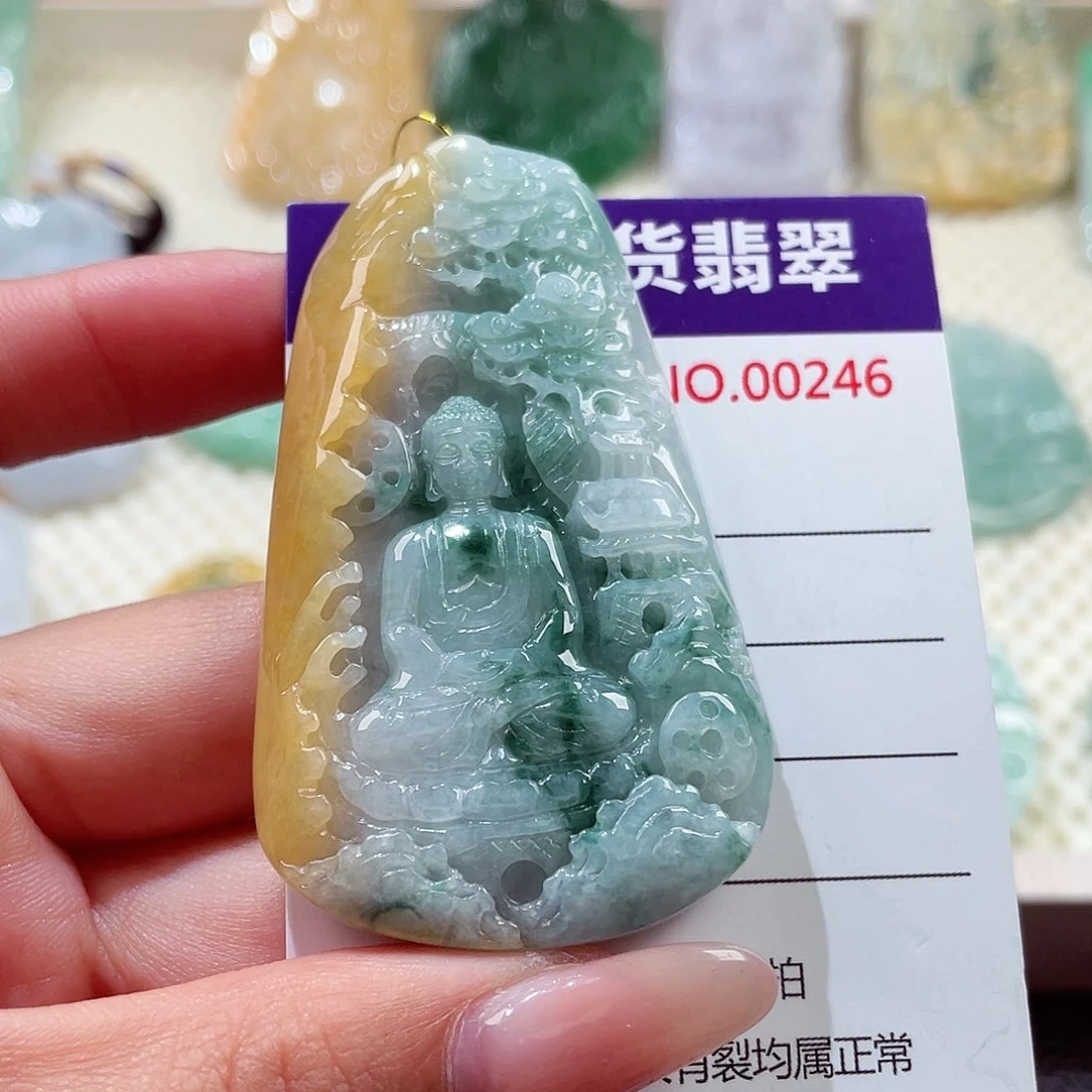 翡翠未镶嵌颈饰大日