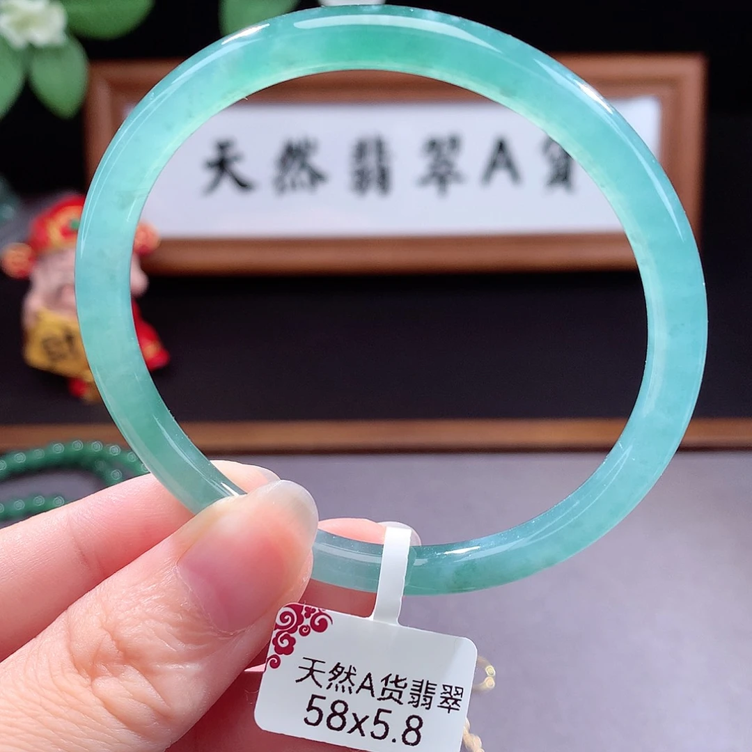 未镶嵌手镯（圆镯）翡翠