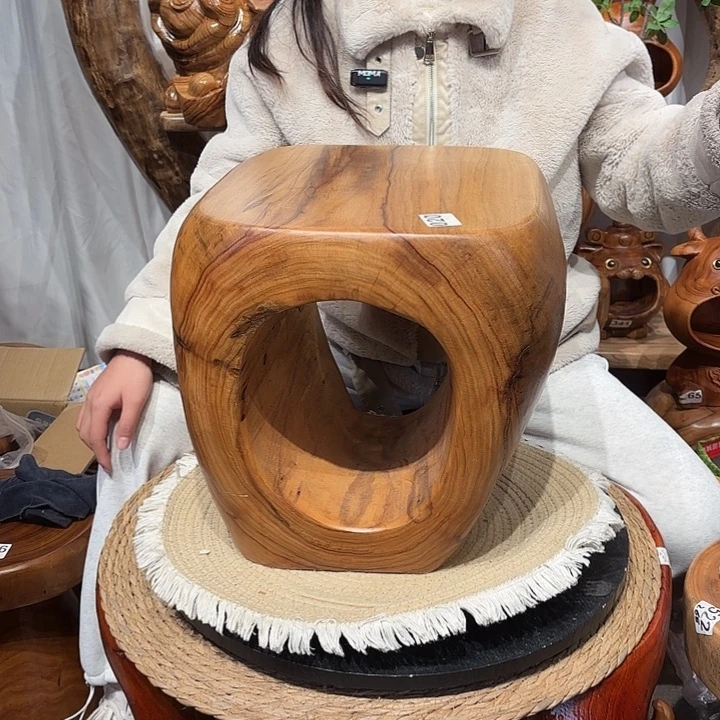 小***衣香樟木香樟木根雕凳子一物一拍编号020长37宽32高36