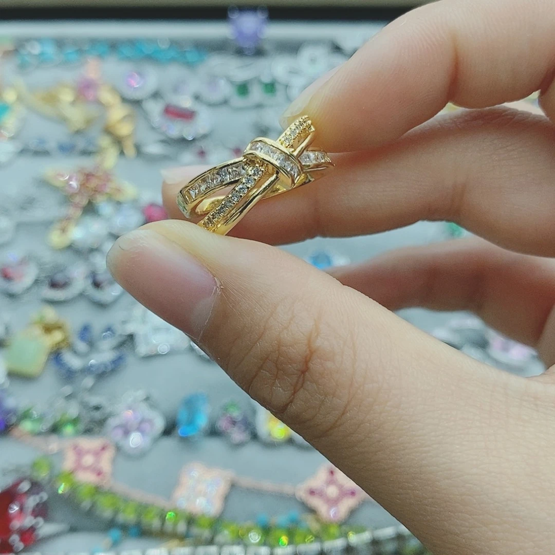 【闪购商品】银S925镶嵌耳饰托帕石