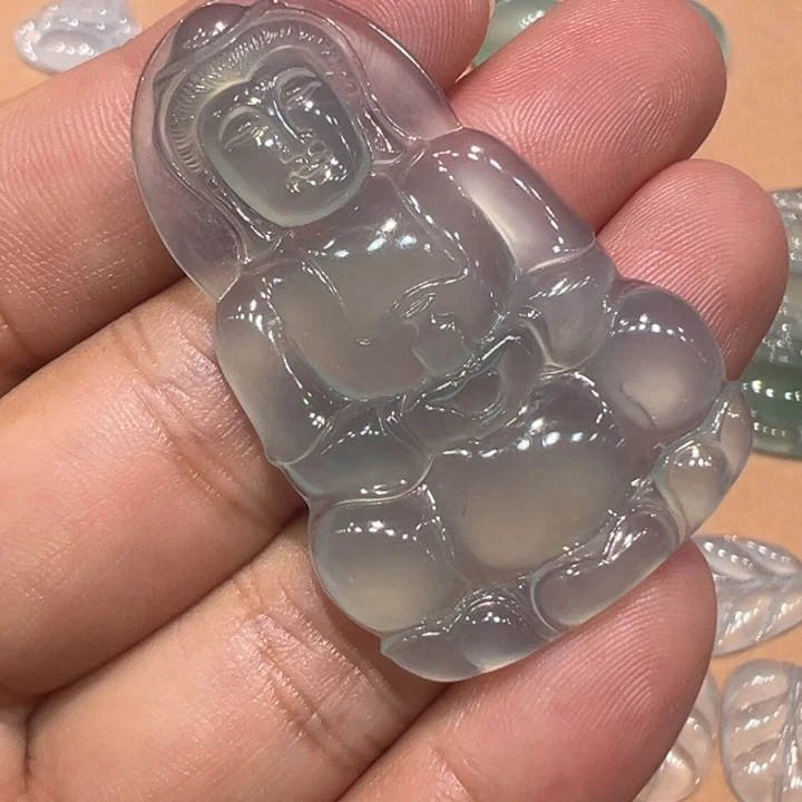 翡翠未镶嵌颈饰观音