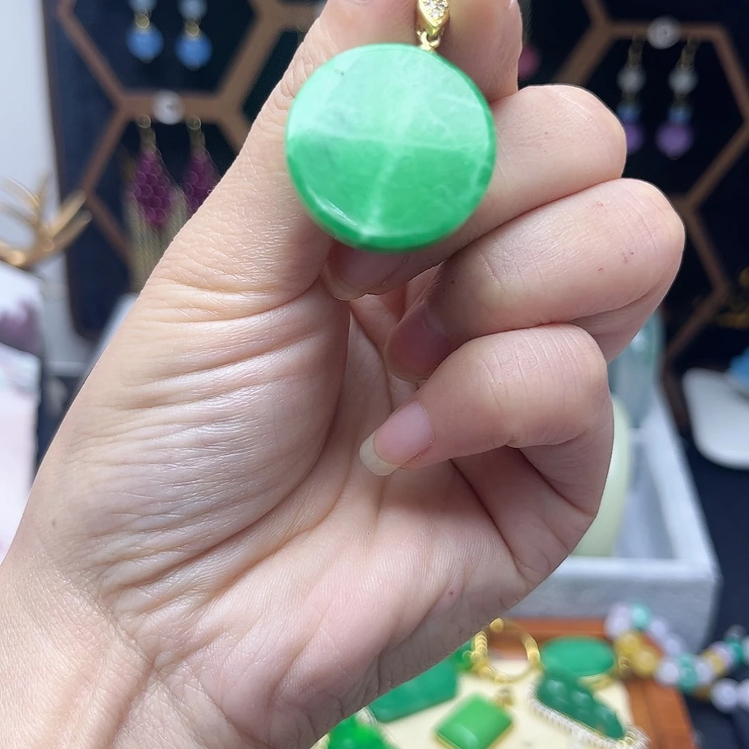 翡翠未镶嵌耳饰圆牌